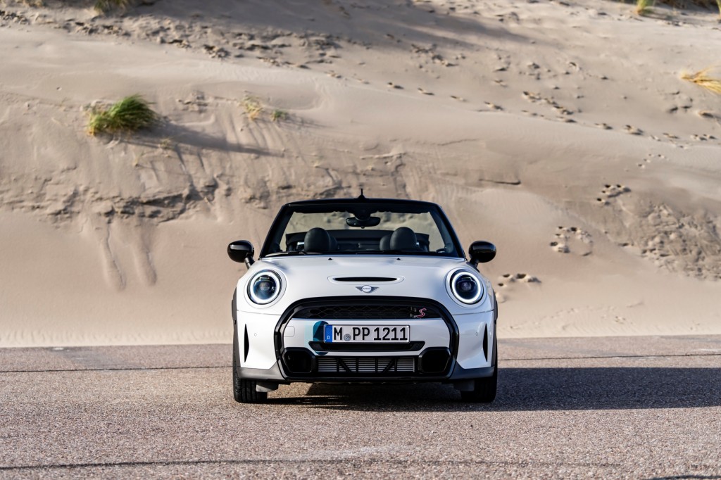 MINI Cooper S Convertible Seaside Edition_Nanuq White (7)