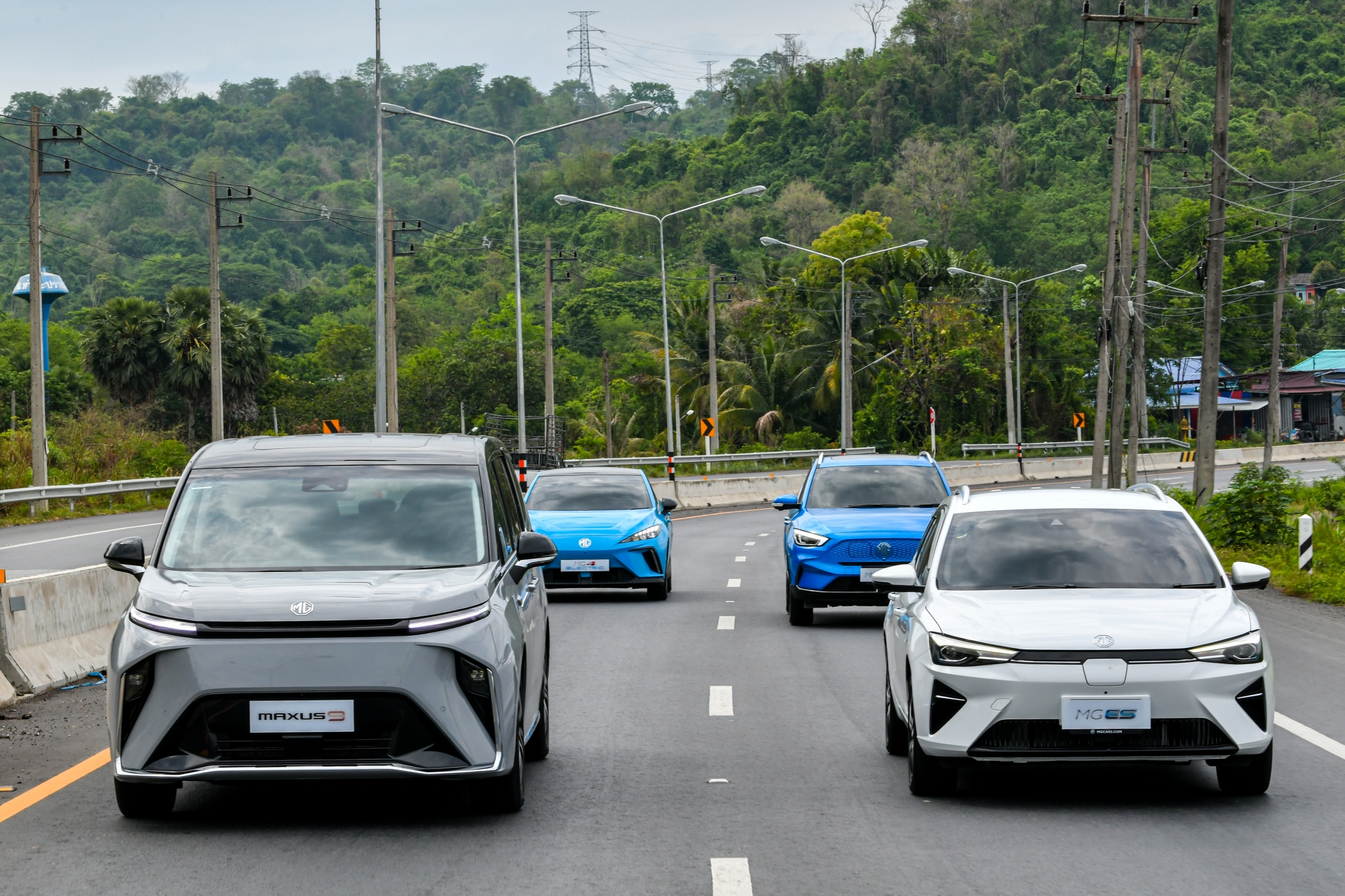 MG MAXUS 9 MG ES TEST DRIVE AUTOINFO ONLINE 2023 Rolling (1)