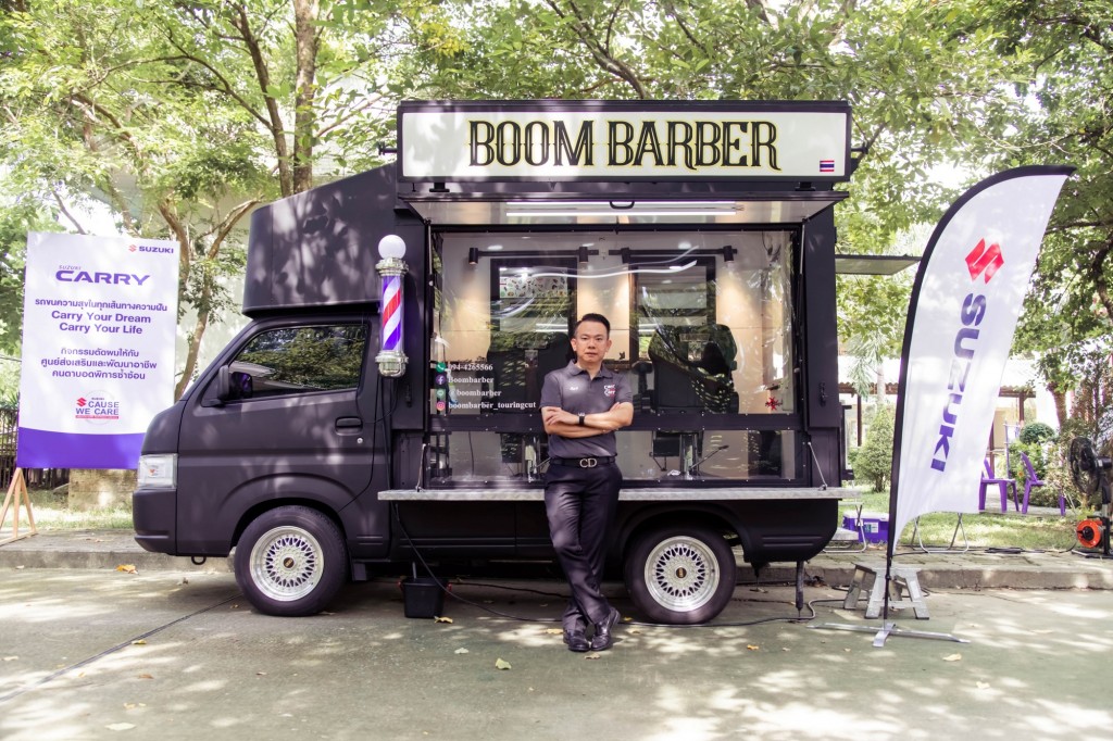 2. Mr. Wallop with Carry Barber Truck_1