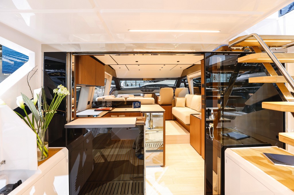 FERRETTI 580