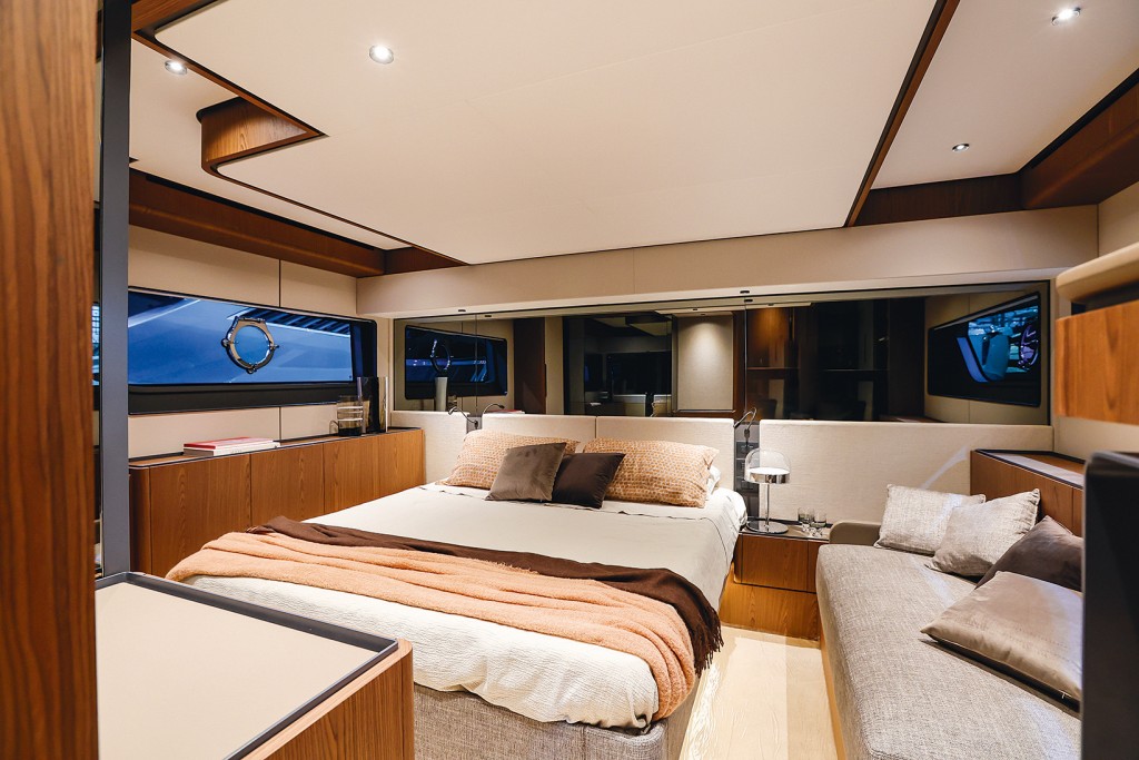 FERRETTI 580