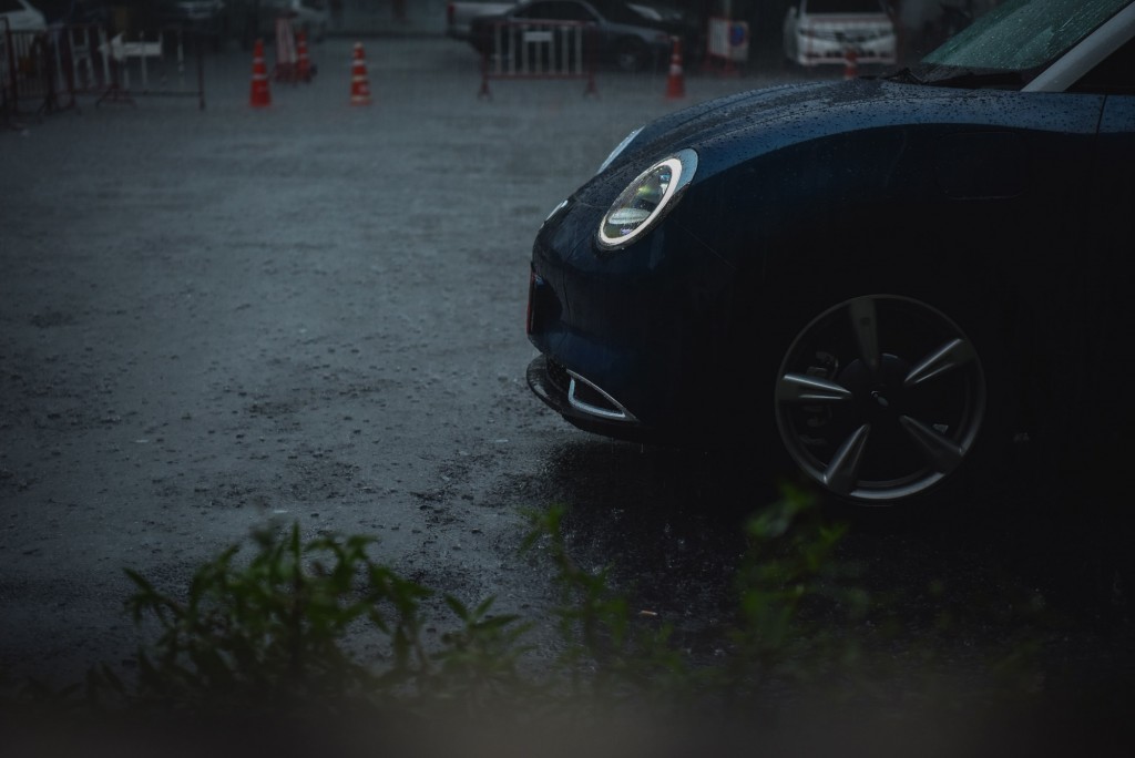 GWM - Driving in the rain 02