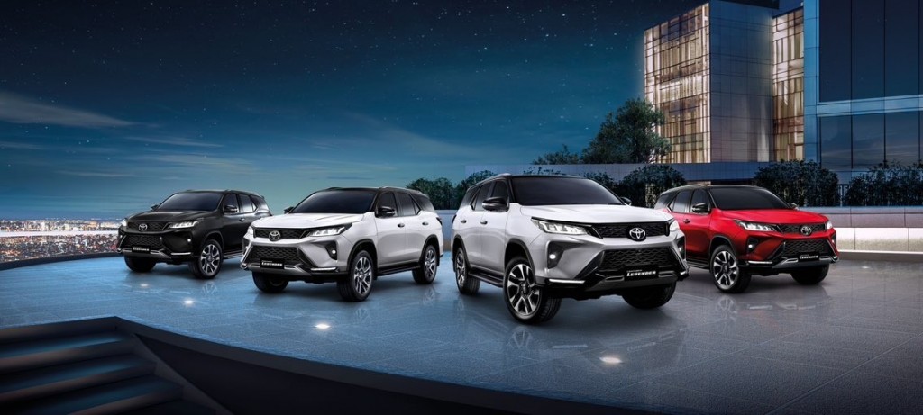 Toyota Fortuner Legender 2023 (1)