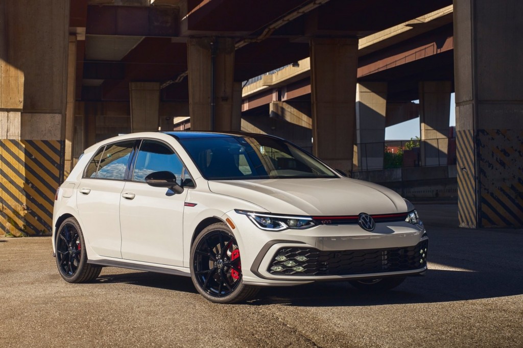 Volkswagen-Golf_GTI_380-2024-1600-11
