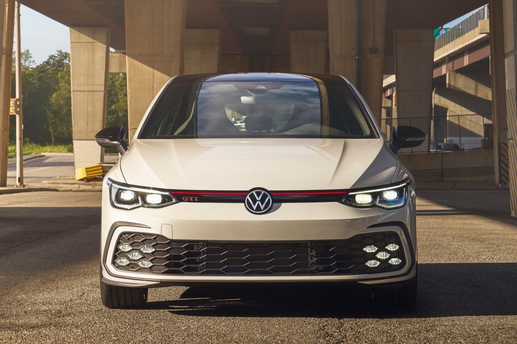 Volkswagen-Golf_GTI_380-2024-1600-33